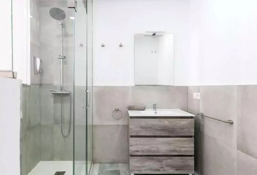 هتل Hostal Roomsole