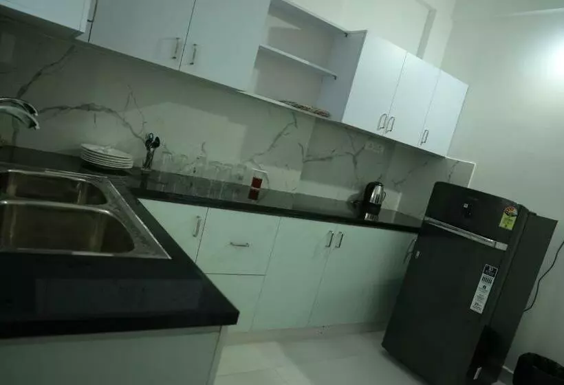 Yelza Hotel And Residence