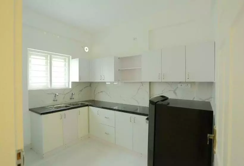 Yelza Hotel And Residence