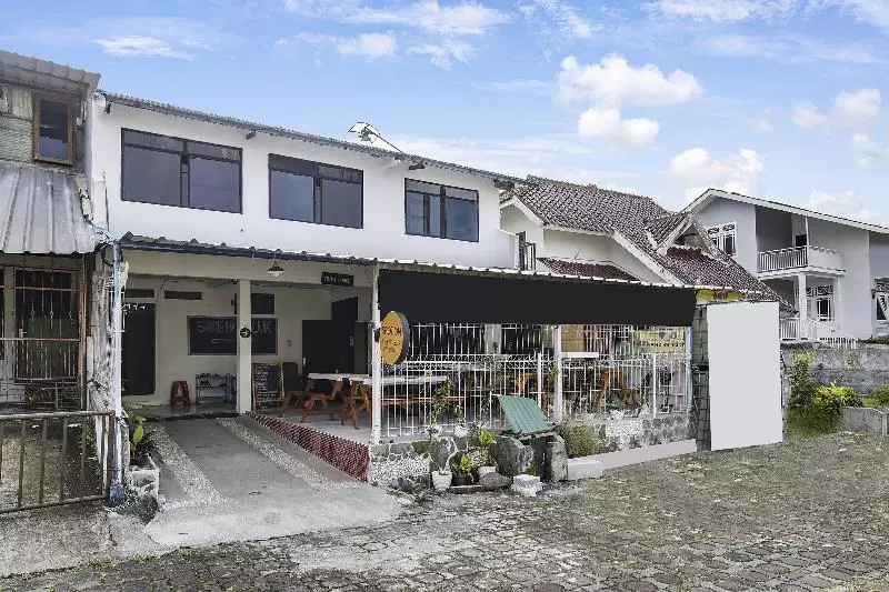 Hotelli Spot On 91108 Sare Ngebluk Residence