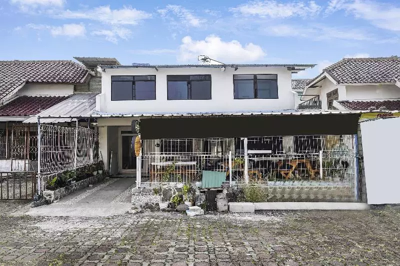 Hotelli Spot On 91108 Sare Ngebluk Residence