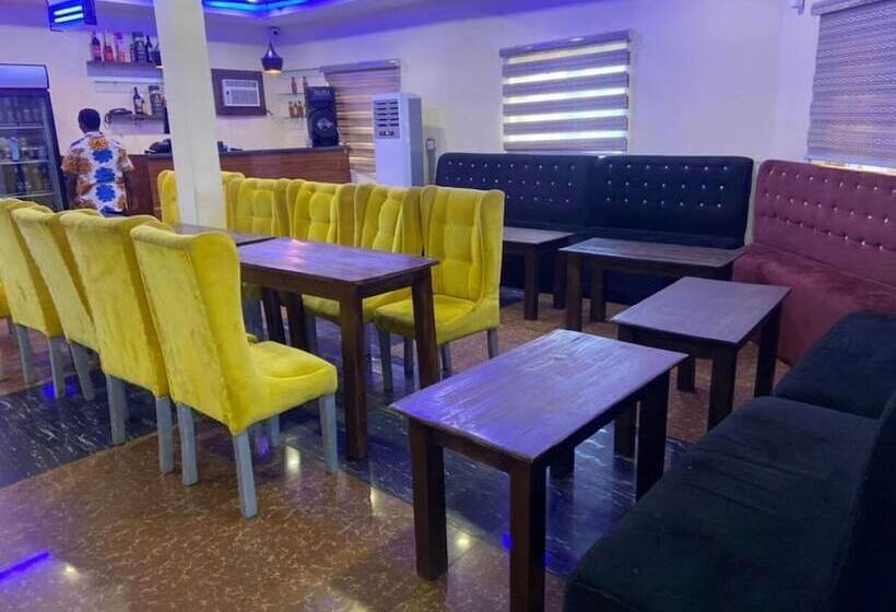 هتل Ontario Suites