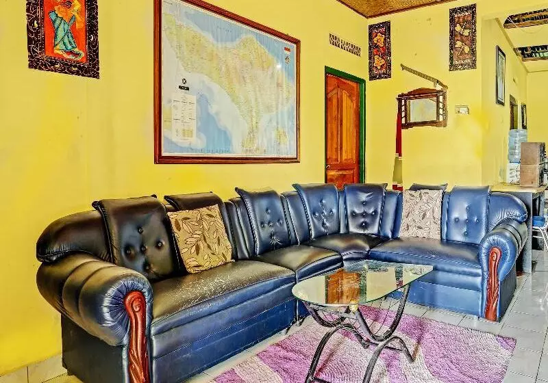 ホテル Oyo Homes 91094 Desa Wisata Banyuatis