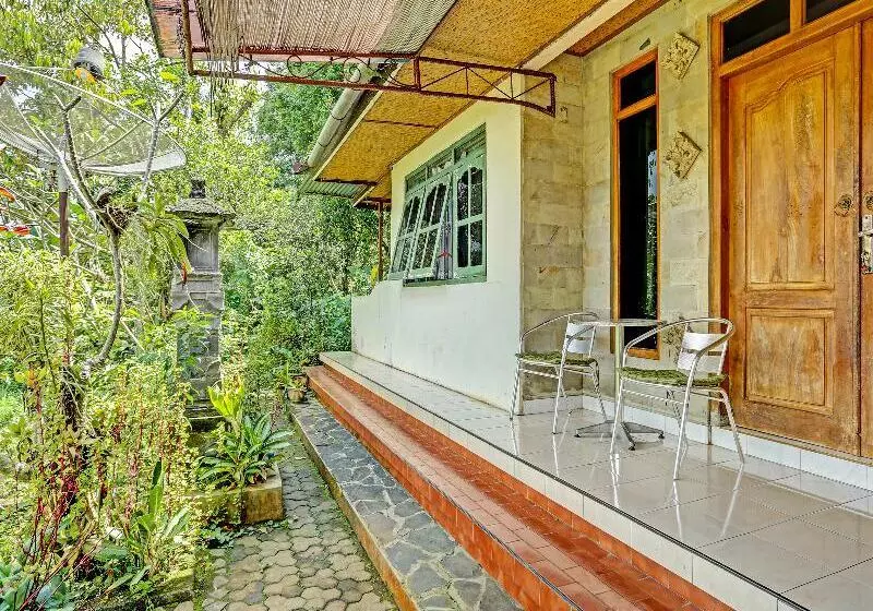 ホテル Oyo Homes 91094 Desa Wisata Banyuatis