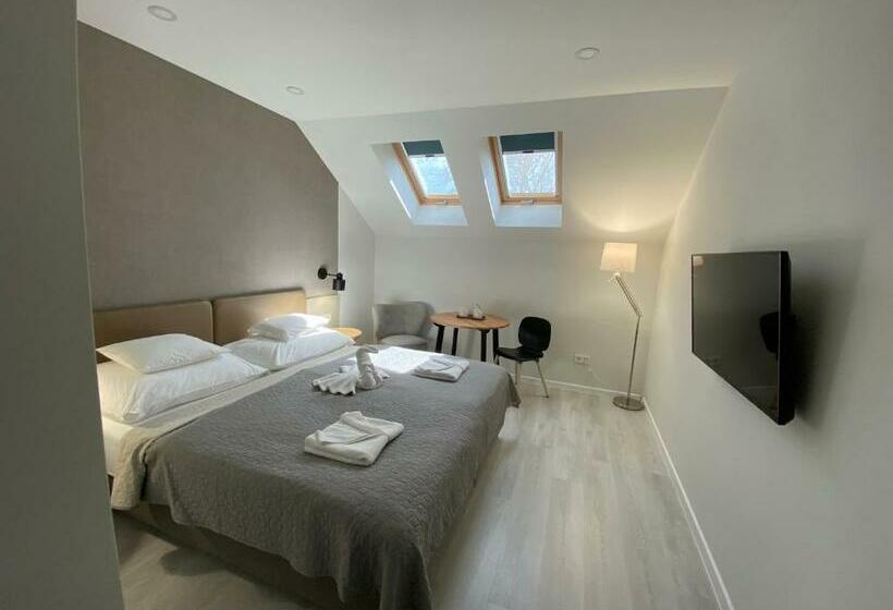 住宿加早餐  Szkíta Panzió