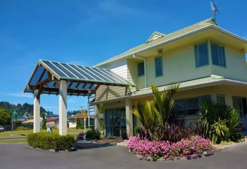 Birchwood Spa Motel