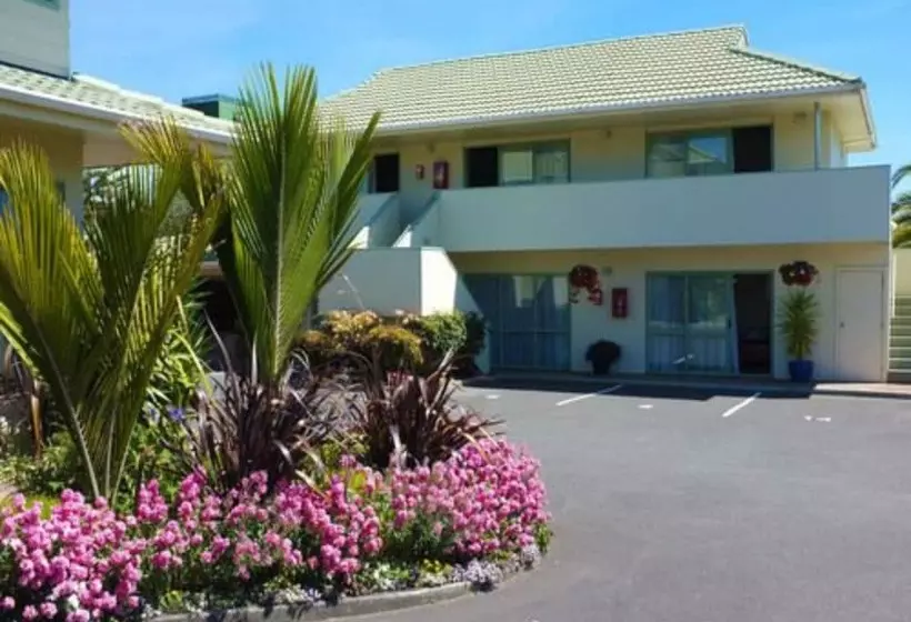Birchwood Spa Motel