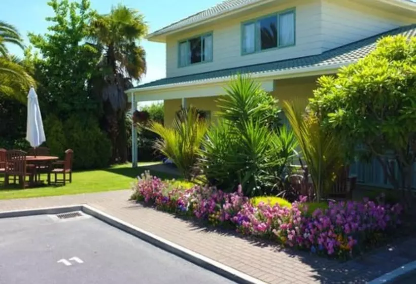 Birchwood Spa Motel