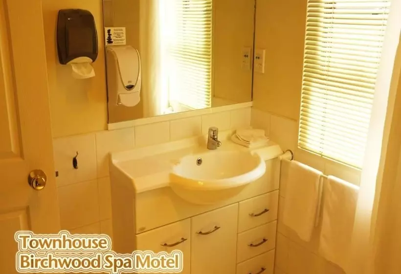 Birchwood Spa Motel