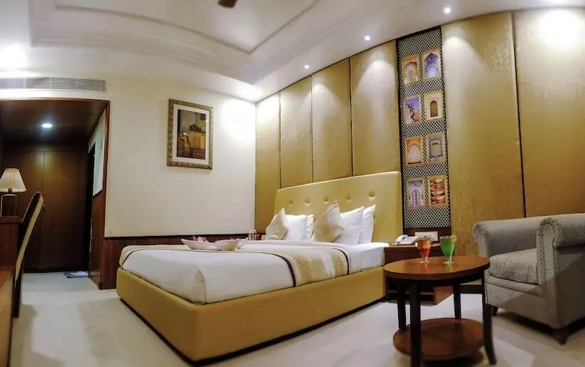 Hotel Amargarh Resort