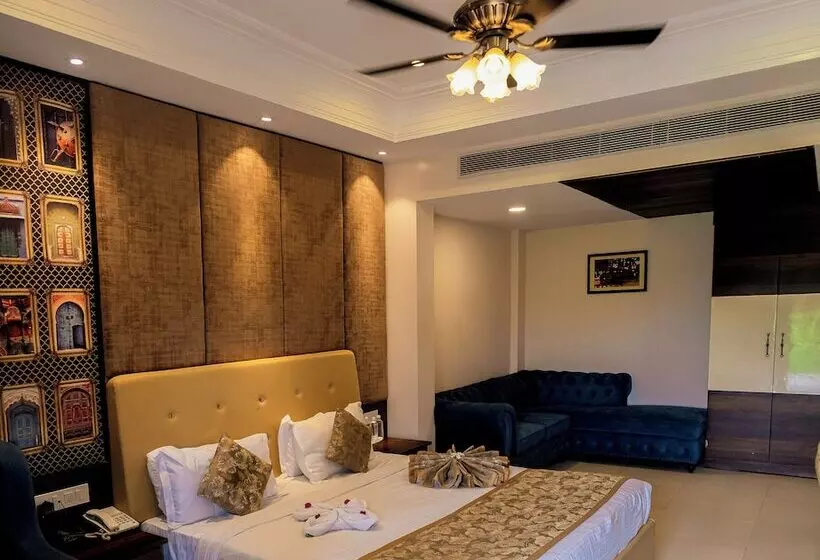 Hotel Amargarh Resort