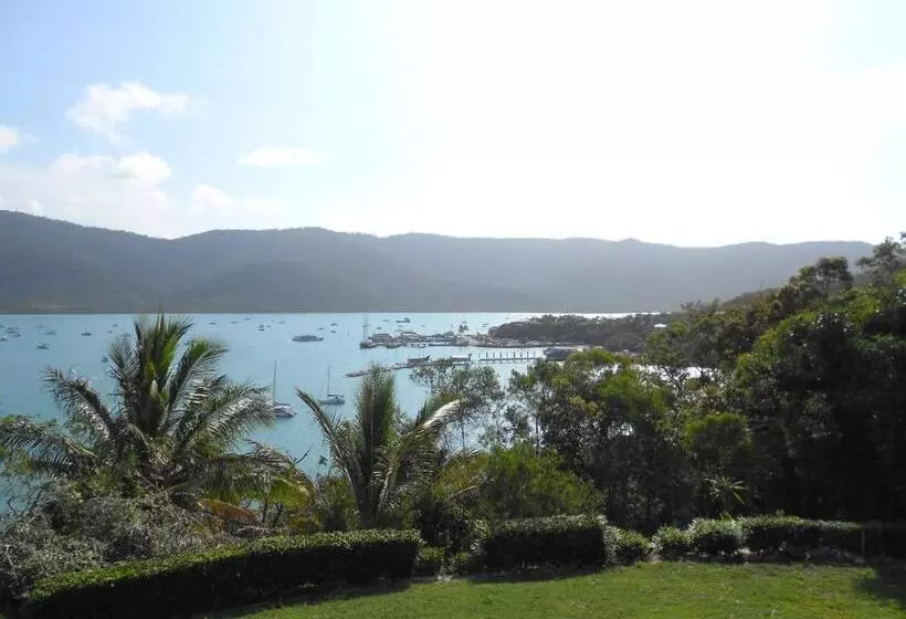 Отель Coral Point Lodge