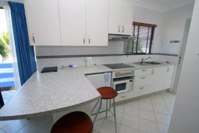 Отель Coral Point Lodge