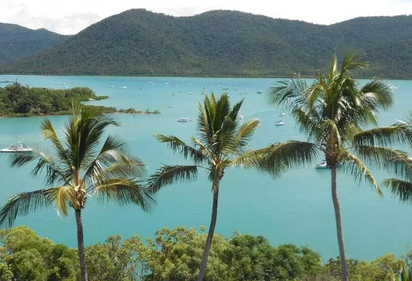 Отель Coral Point Lodge