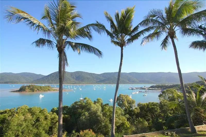 Отель Coral Point Lodge