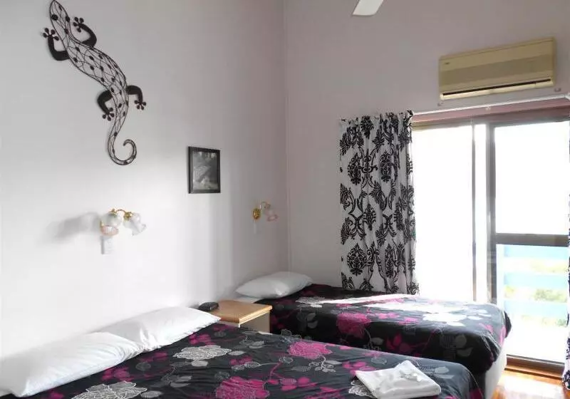 Отель Coral Point Lodge