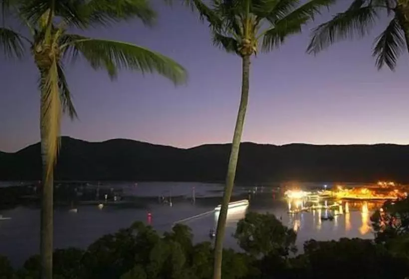 Отель Coral Point Lodge