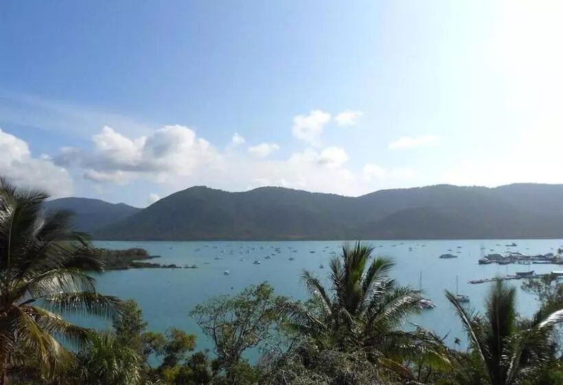 Отель Coral Point Lodge