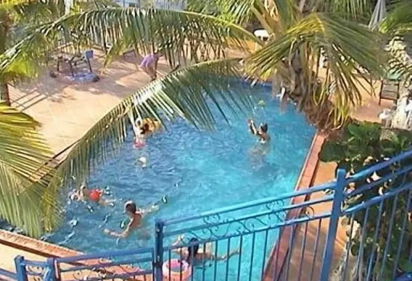 Отель Coral Point Lodge