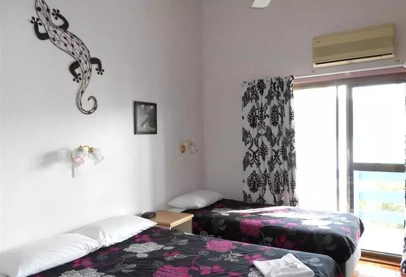 Отель Coral Point Lodge