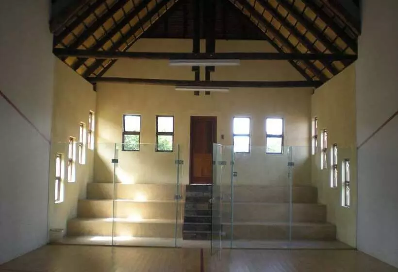 هتل Nkonyeni Lodge & Golf Estate