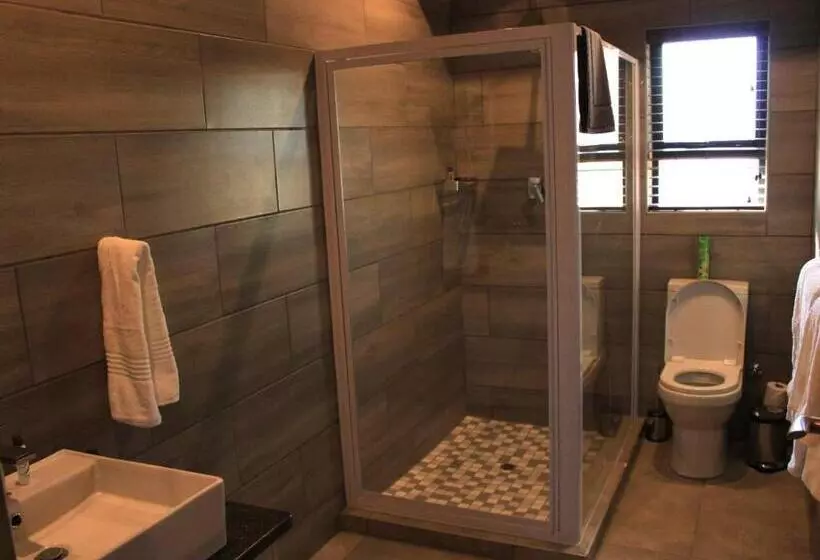 هتل Nkonyeni Lodge & Golf Estate