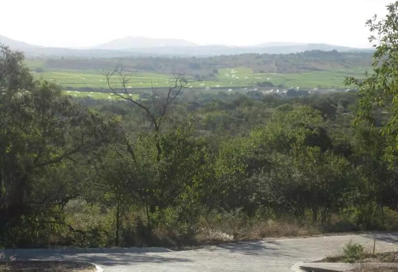 هتل Nkonyeni Lodge & Golf Estate