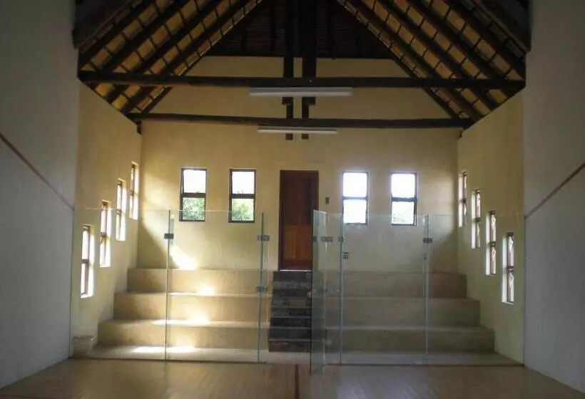 هتل Nkonyeni Lodge & Golf Estate