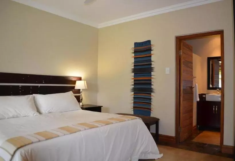 هتل Nkonyeni Lodge & Golf Estate