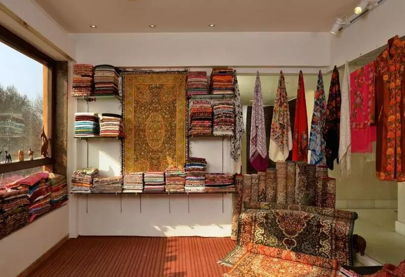 酒店 Golden Tulip Srinagar