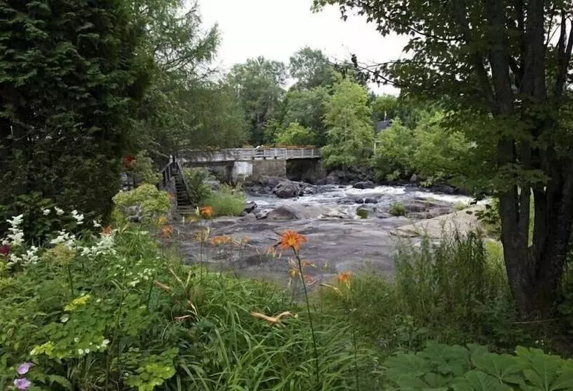 渡假胜地  Auberge Du Vieux Foyer