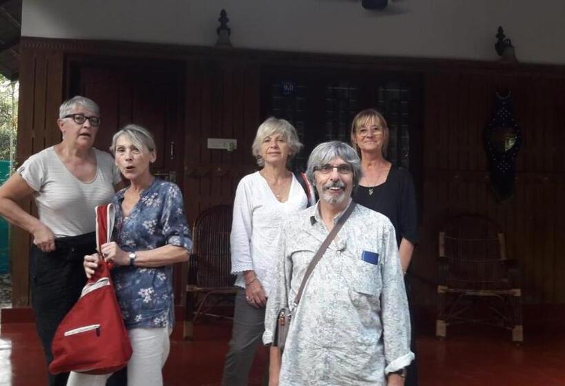 צימר Kerala Cottage Marari Beach House