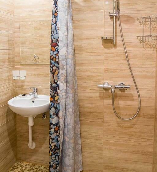 Mandarin Restoran & Hostel