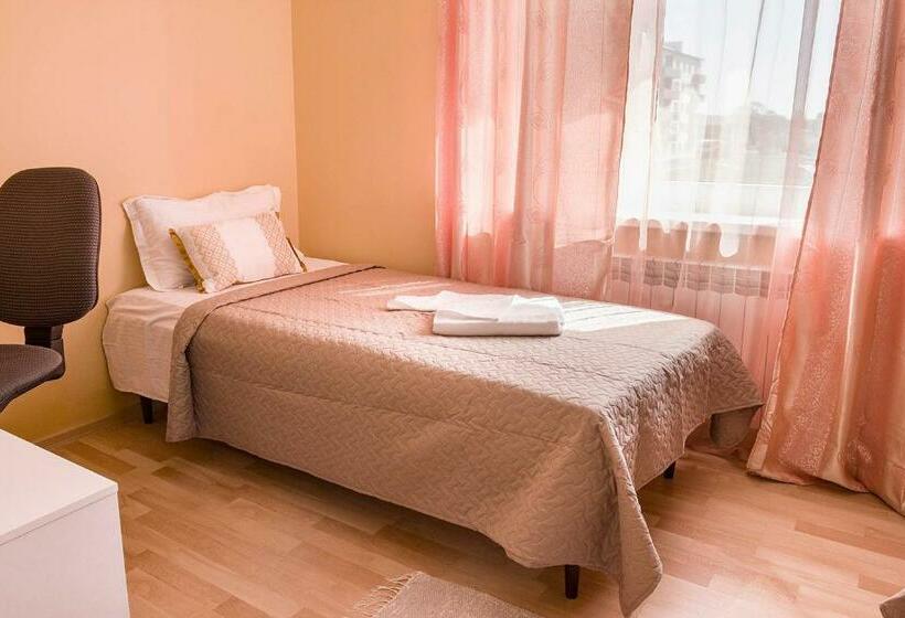 Mandarin Restoran & Hostel