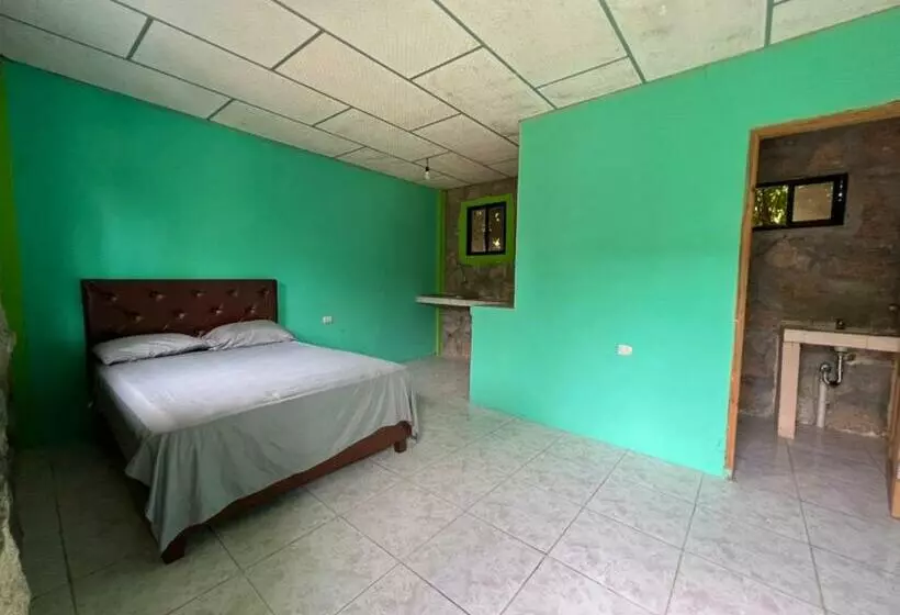پانسیون Hostal Eco Aventura
