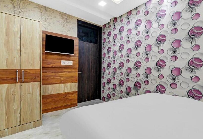 Capital O Hotel Shree