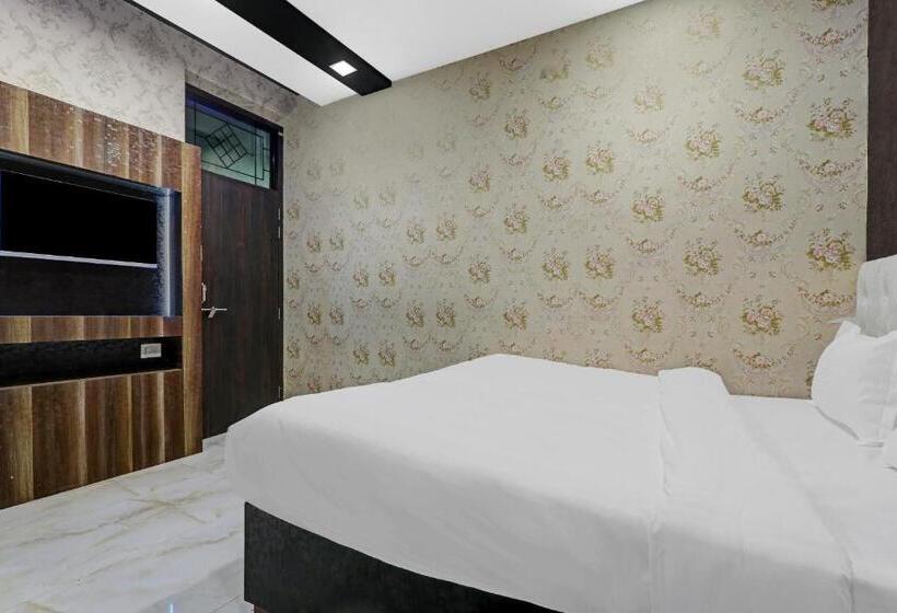 Capital O Hotel Shree