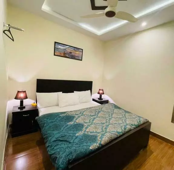 هاستل Noor Lodge