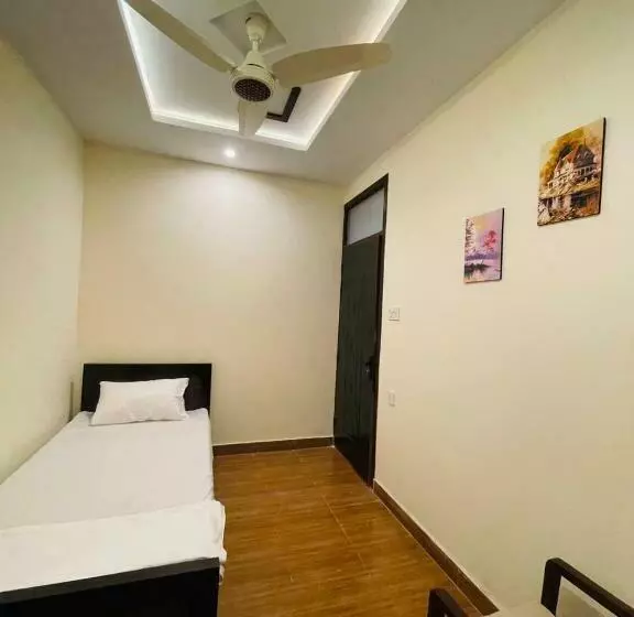 هاستل Noor Lodge