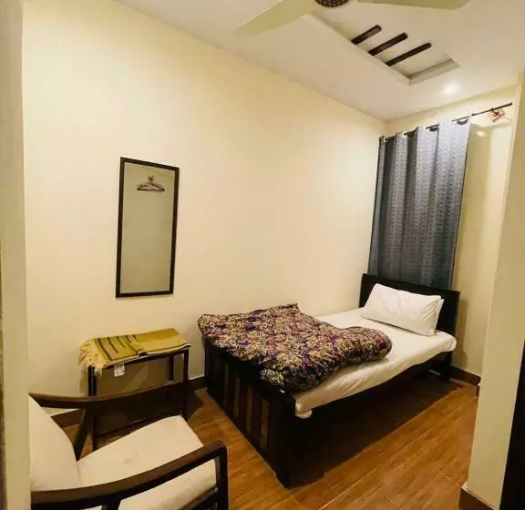 هاستل Noor Lodge