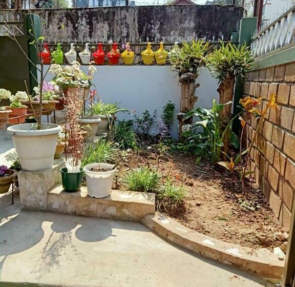 تختخواب و صبحانه Khriang Khongwir Homestay