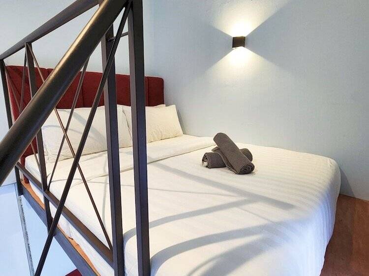 Mac Hotel By Sky Hive