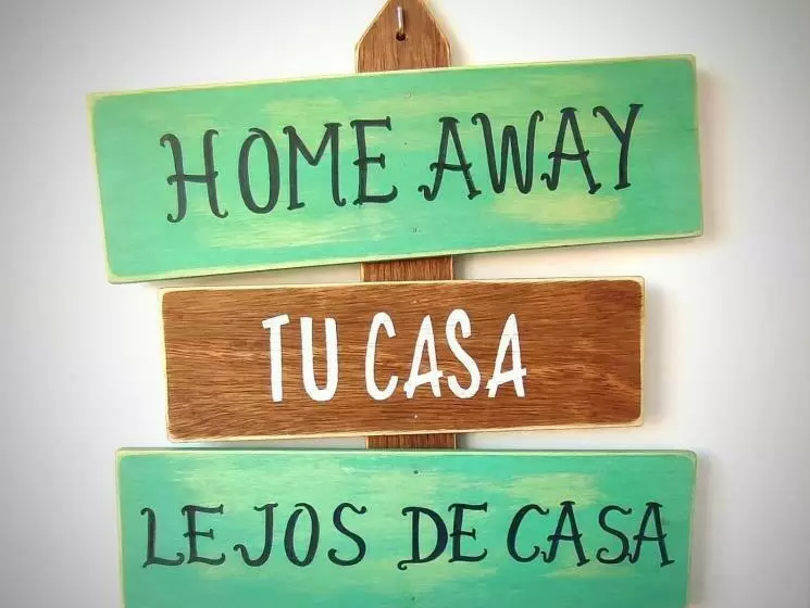 تختخواب و صبحانه Home Away