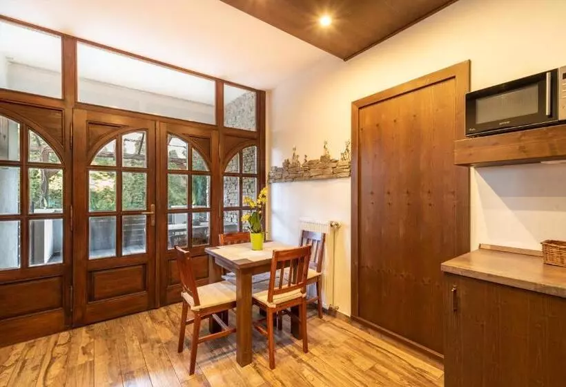Juhar Apartmanház