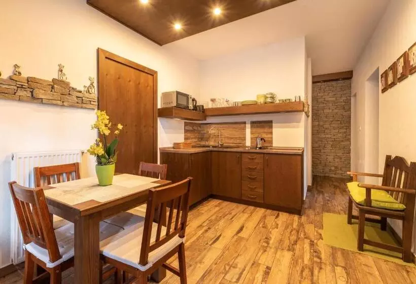 Juhar Apartmanház