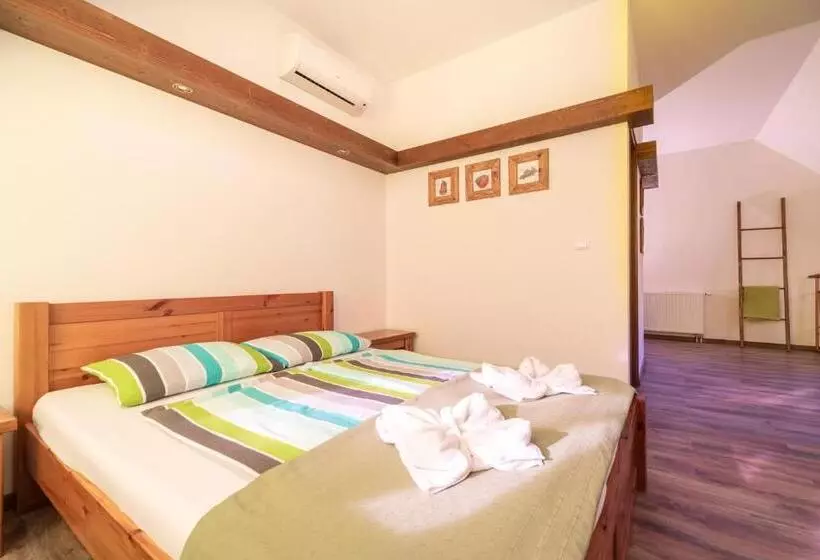 Juhar Apartmanház