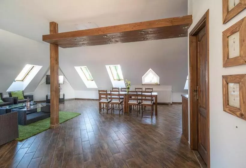 Juhar Apartmanház
