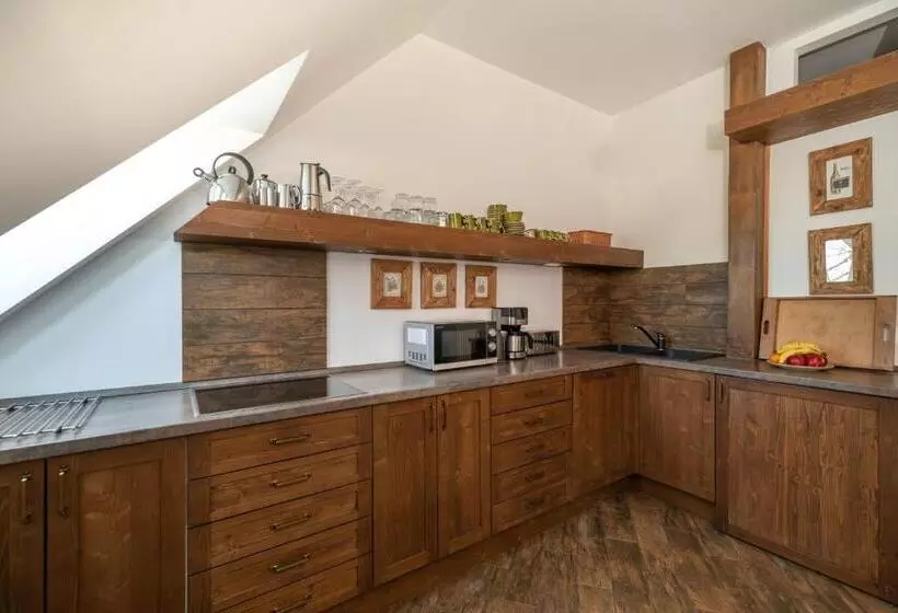 Juhar Apartmanház
