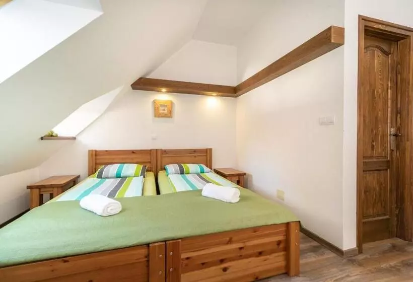 Juhar Apartmanház