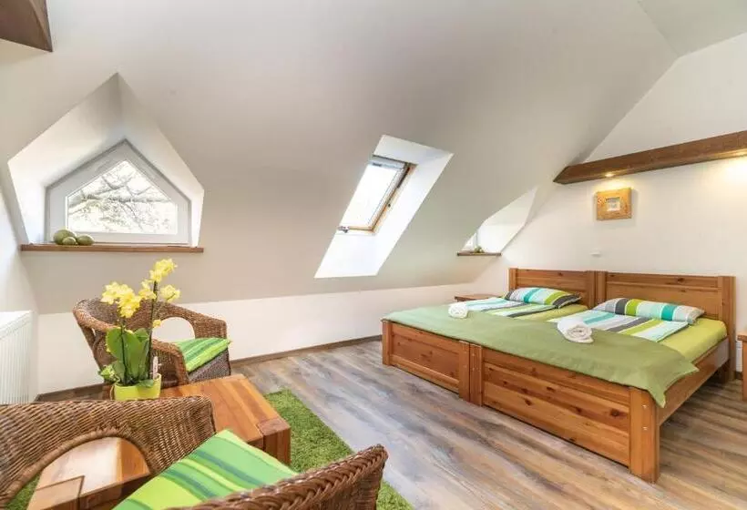 Juhar Apartmanház